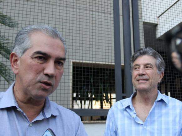 Governador Reinaldo Azambuja (PSDB) ao lado do ex-prefeito Murilo Zauith (DEM), durante reunião (Foto: Saul Schramm)