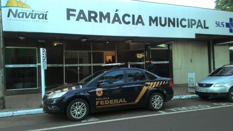 Polícia Federal cumpre mandado de busca e apreensão na Farmácia Municipal de Naviraí. (Foto: Umberto Zum)