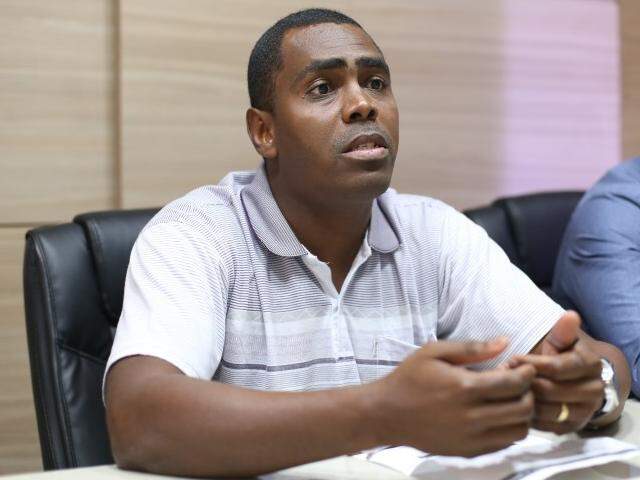 Pastor explica que não existe gritaria, apenas emoção dos fiéis ao falar com Deus em voz alta. (Foto: Fernando Antunes)