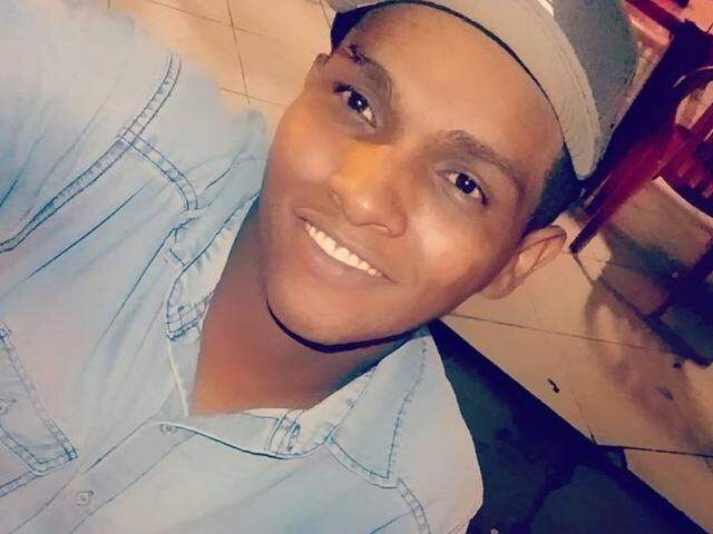 Fábio ficou 11 dias preso e só foi solto após homem aparecer vivo em delegacia. (Foto: Arquivo Pessoal)