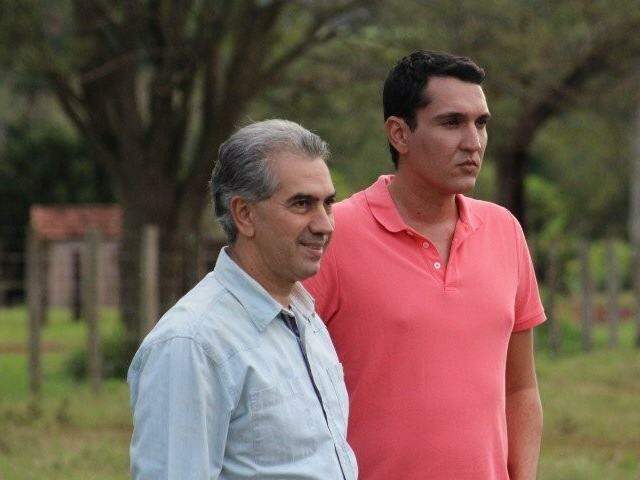 Rafael Azambuja, ao lado do pai, Reinaldo, está em viagem a Barcelona pela primeira vez. "Pena conhecer esta incrível e maravilhosa cidade numa situação dessas". (Foto: Alexandre Motta)