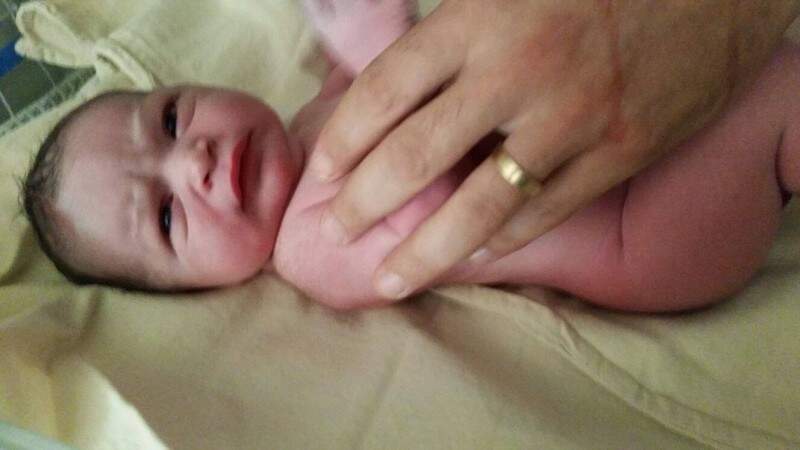 Ao ver que o bebê nasceu e era um menino, toda a dor tinha ido embora e o coração da mãe era só felicidade. (Foto: Arquivo Pessoal)
