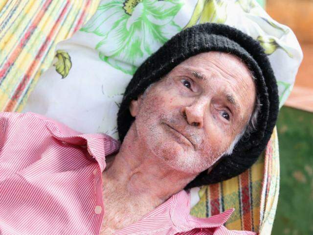 Cascão hoje mora em Dois Irmãos do Buriti e recebe cuidados de uma família que mora com ele. (Foto: Paulo Francis)