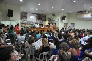 Professores prometem lotar a Câmara para pressionar Bernal (Foto: Marlon Ganassin)