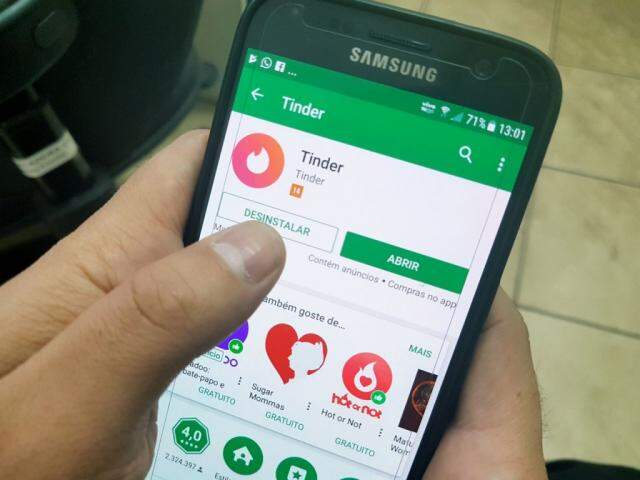 Foram comparados 100 usuários do Tinder com 1000 pessoas que não utilizavam app nenhum (Foto: Ângela Kempfer)
