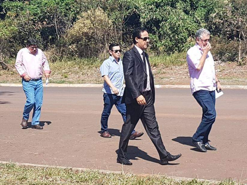 Donizete Aparecido da Silva, Gerson Tomi, Erico Mendonça e o advogado, 'Marcio'. (Foto: mirian Machado)
