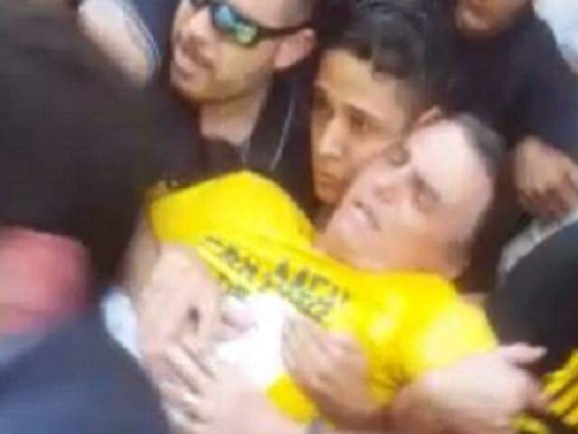 Bolsonaro foi socorrido e levado para hospital; dirigente de partido em MS afirma que apoiadores também sofrem ameaças. (Foto: Reprodução)