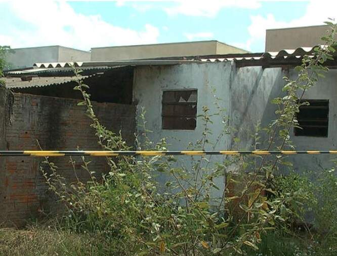 Casa Abandonada Onde Morador De Rua De 46 Anos Foi Atacado é Incendiada Interior Campo 5413