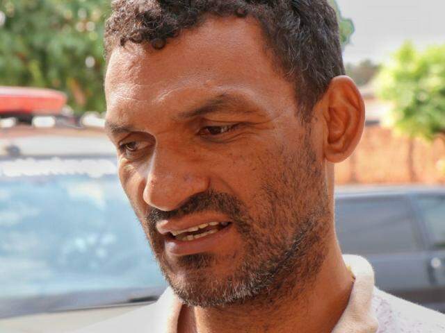 Abel dos Santos Vindoca relatou que a esposa não tinha problemas de saúde. (Foto: Henrique Kawaminami)