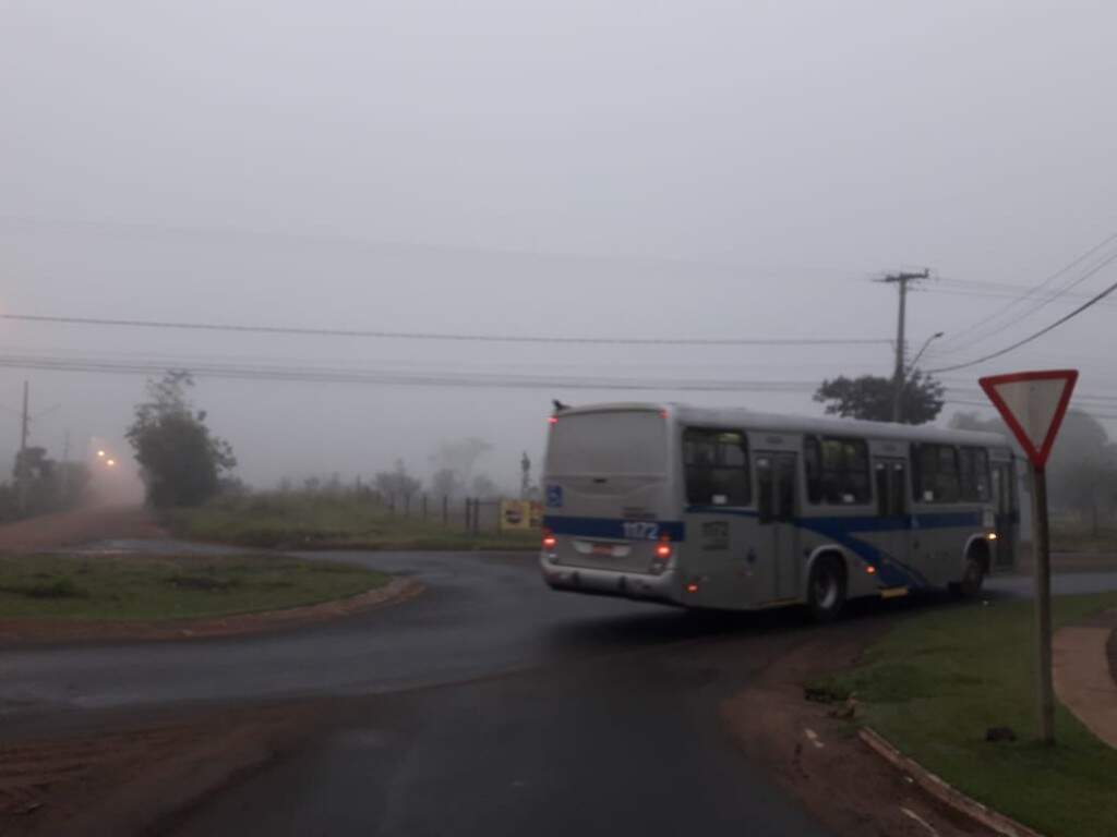 Rotatória na Avenida Três Barras com a rua César Ramos dos Santos, em Campo Grande, na manhã deste sábado (Foto: Ricardo Campos Jr.)