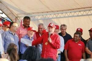 Lula em ato no assentamento Itamarati, em agosto de 2016. (Foto: Helio de Freitas/Arquivo).