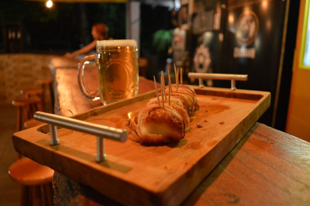Porção de mussarela de búfala com bacon, frita na banha de porco. Chop sai a partir de R$ 7,99 até R$ 20,00. (Foto: Thaís Pimenta)