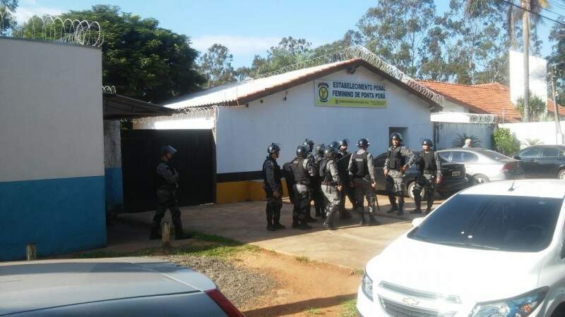 São 50 policiais militares do Batalhão de Choque que estão realizando vistorias nos presídios de Ponta Porã. (Foto: Batalhão de Choque/ Divulgação)