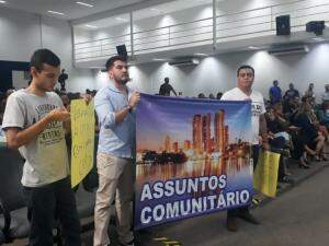 Poucos manifestantes apareceram na Câmara hoje (Foto: Fernanda Palheta)