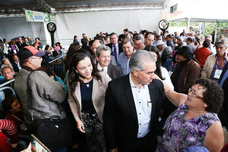 Governador do Estado, Reinaldo Azambuja (PSDB), na Caravana da Saúde, em Campo Grande. (Foto: Luly Dino)