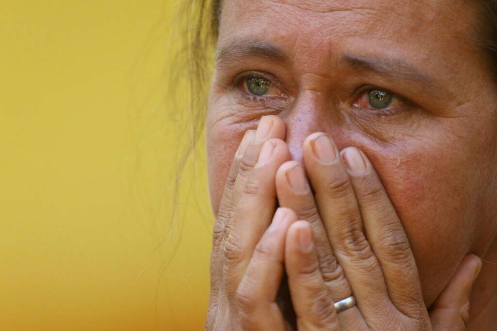 Em 25 de julho, Janete acompanha buscas pelo corpo no rio Anhanduí e volta para a casa chorando.
(Foto: André Bittar)
