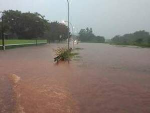 Rua Arquiteto Vilanova Artigas durante a chuva de ontem (Foto: Direto das Ruas)