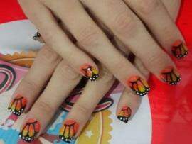 Com unhas "decoradas", manicure homem recomeça a vida em Campo Grande