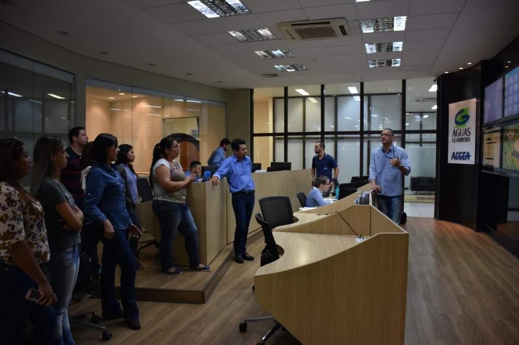 Professores durante visita as instalações da concessionária Águas Guariroba (Foto: Assessoria de Comunicação/ Águas Guariroba)