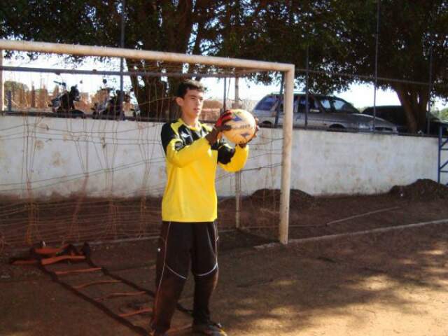 Com 1,86m aos 12 anos, goleiro campo-grandense vai para o ...