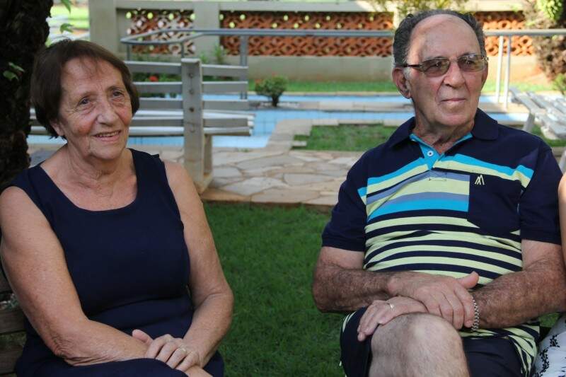 Seu Pedro e dona Nilce foram por anos sozinhos até terem a companhia dos netos. (Foto: Marcos Ermínio)