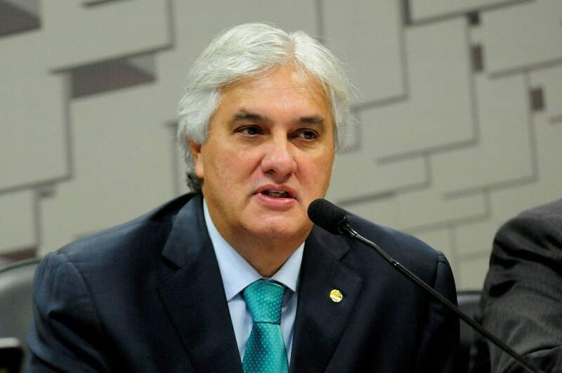 Para não perder os direitos políticos, Delcídio do Amaral teria que ter renunciado antes da abertura do processo (Foto: Arquivo)