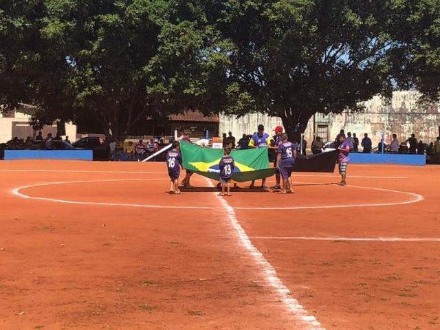 Moradores se mobilizaram para levar decisão da Região Sul para o bairro, mas o time da casa acabou derrotado pelo Supermercado Duarte/Auto-peças Ipiranga. (Foto: Bruna Pasche)