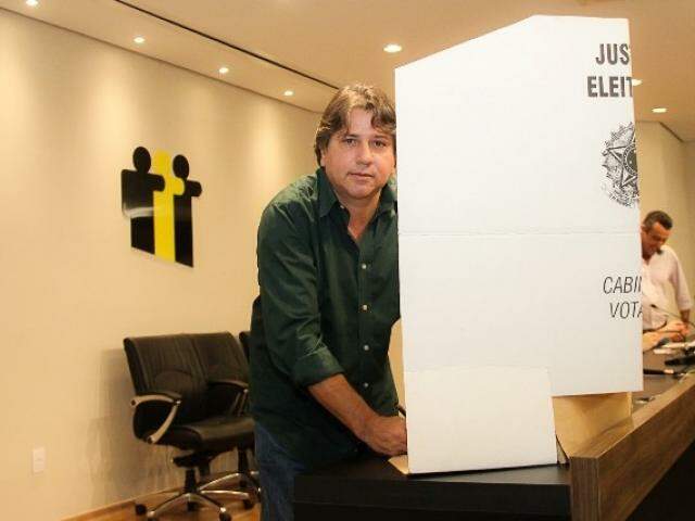 Candidato à reeleição, Caravina lidera chapa única em eleição na Assomasul. (Foto: Edson Ribeiro/Assessoria)