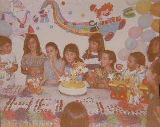 No aniversário da irmã Heloísa, apelido era escrito com brigadeiro. (Foto: Arquivo Pessoal)