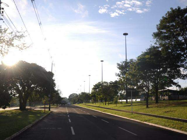 Frente fria que chegou acompanhada de chuva nesta sexta-feira (11) se afasta rapidamente de Mato Grosso do Sul. (Foto: Paulo Francis)