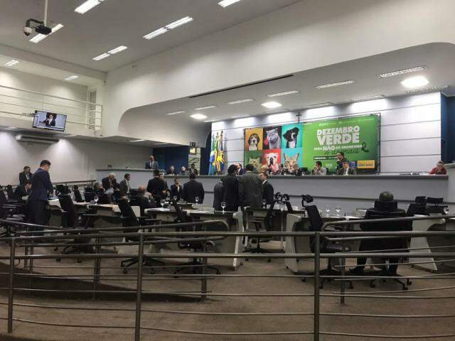 Projeto autorizando empréstimos de R$ 96 milhões foi aprovado em sessão na Câmara de Vereadores por 23 votos contra 1 (Foto: Fernanda Palheta)