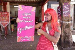Gratidão, inclusão e empatia são alguns dos dizeres nas placas. (Foto: Kísie Ainoã)