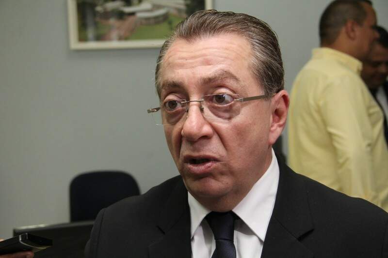 "Não podemos deixar uma Vara dessa importância com juiz substituto, que não seja o titular", diz Karmouche. (Foto: Marcos Ermínio)