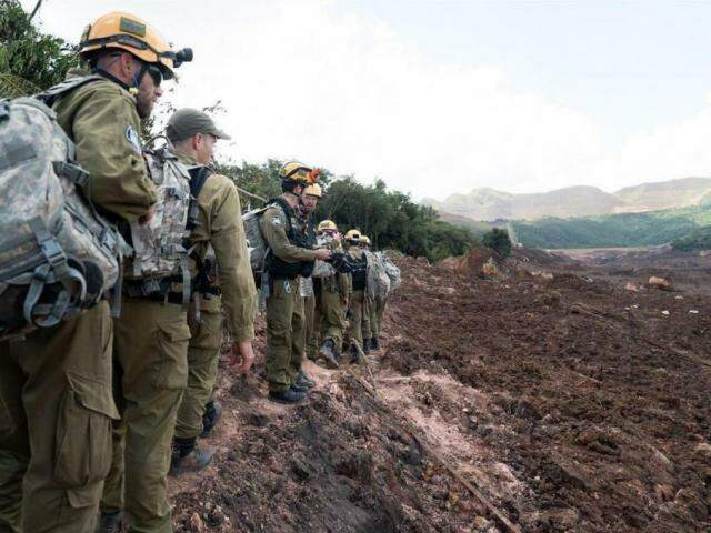 Militares israelenses em trabalho de resgate em Brumadinho, local de mais uma tragédia de rompimento de barragem (Foto: Israel Defense Forces/Agência Brasil)