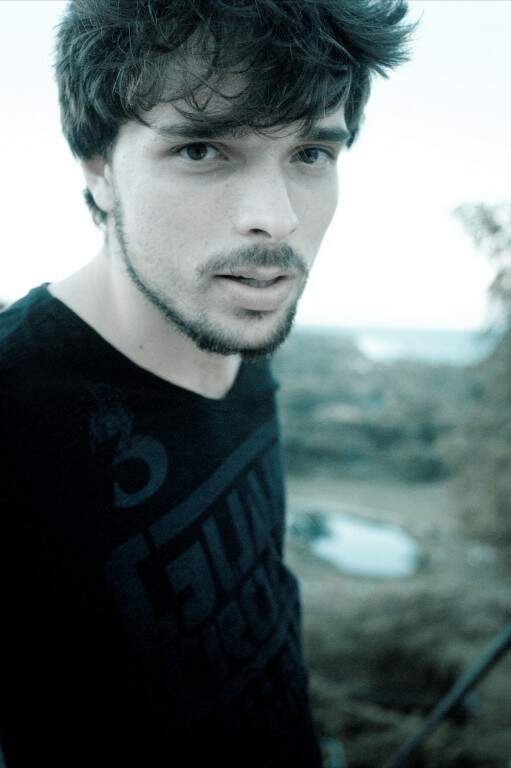 Davi tomou contato com o cenário musical quando morou em Arraial D'Ajuda, na Bahia. (Foto: Divulgação)