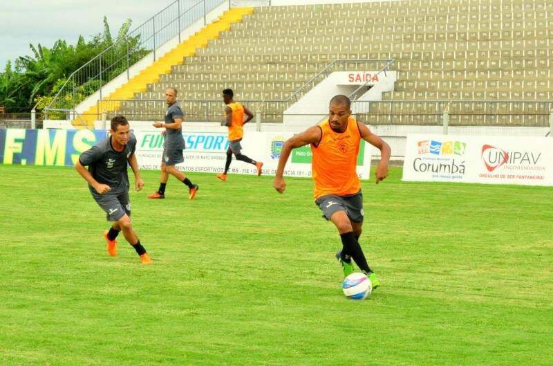 Corumbaense treina no Estádio Arthur Marinho, onde manda seus jogos pelo Estadual. O desafio agora é contra o melhor time do campeonato por uma lugar na final (Foto: Corumbaense/Divulgação)