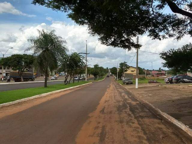 Linha Internacional entre Coronel Sapucaia (MS) e Capitán Bado, no Paraguai (Foto: Helio de Freitas/Arquivo)