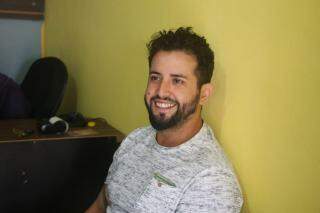 Allison abriu a barbearia antes da profissão entrar em evidência. (Foto: Paulo Francis)