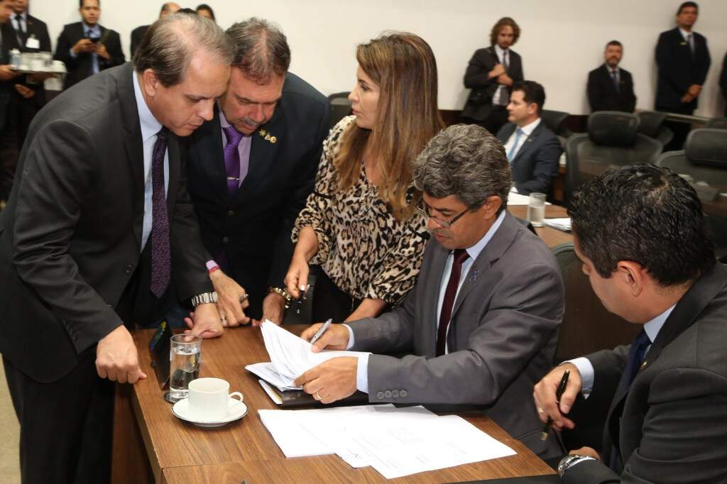 Deputados Coronel David, Paulo Siufi, Antonieta Amorim, Rinaldo Modesto e Herculano Borges (Foto: Victor Chileno/ALMS)