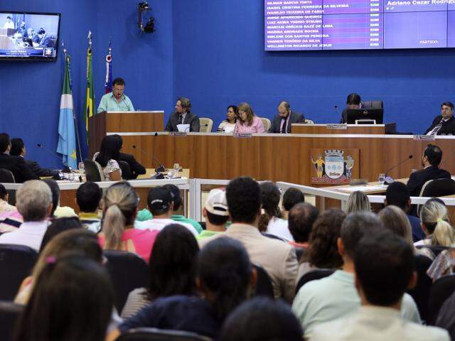 Servidores cobram reajuste de 6,81% nos vencimentos; Câmara aceitou pedido para retirar urgência de projeto. (Foto: CMTLS/Divulgação)