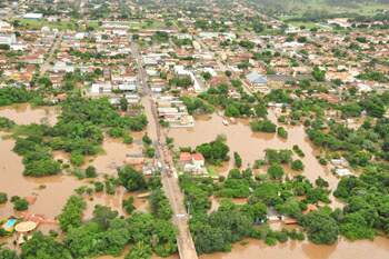 Aquidauana ficou ilhada no ápice da cheia no rio. (Foto: Sirnay Moro/Aquidauana News)