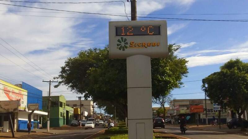 Apesar do frio intenso na madrugada, às 8h30 temperatura já estava em 12 graus (Foto: Eliel Oliveira)