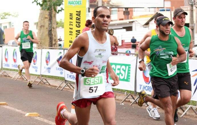Com fadiga muscular e sem indicação da Federação de Atletismo, Vilmar Roberto Dias ficará de fora da São Silvestre de 2017 (Foto: Gustavo Arakaki)
