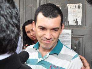 Hugleice quando deixou a prisão em 2011 (Foto: Arquivo/João Garrigó)