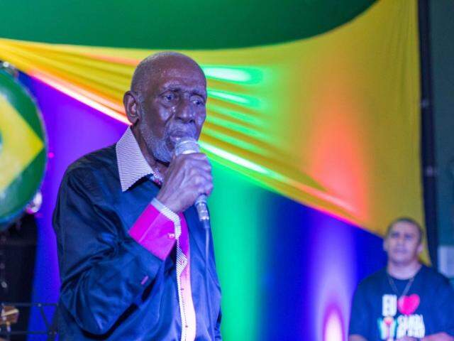 Nelson Sargento é presidente de honra da Mangueira e se apresentou na noite de ontem no Birô Brasileiro (Foto: Fernando Antunes)