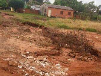 Moradores reclamam e cobram melhorias. (Foto: Direto das Ruas)