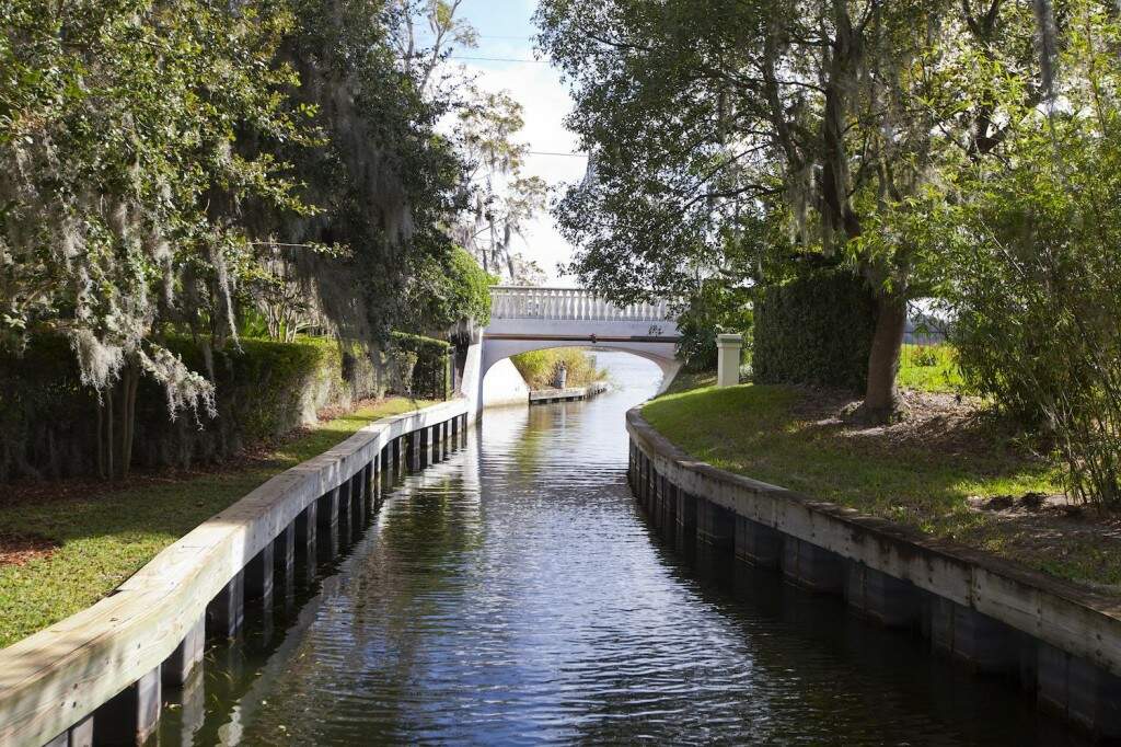 Em Winter Park, cidade distante 11 km de Orlando, o passeio pelos canais é simplesmente deslumbrante