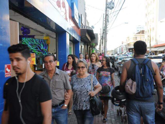 Movimento no Centro de Campo Grande, onde estão instaladas várias empresas do comércio varejista (Foto: Paulo Francis/arquivo)