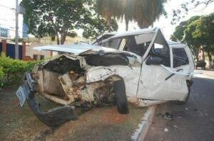 Rayssa dirigia um Uno pela rua Bahia, quando na avenida Mato Grosso, colidiu com um Honda Civic.