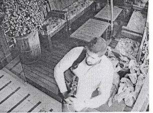 Imagem de câmera de segurança mostra Marcel horas antes do crime, saindo de restaurante.